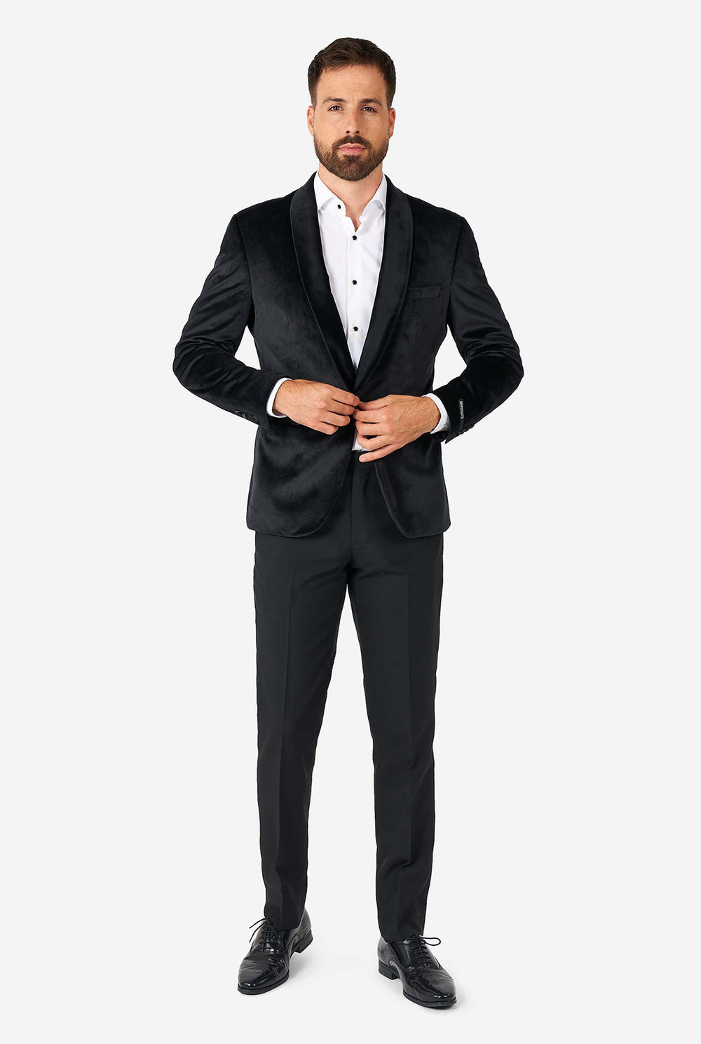 Mann, der schwarze Samt -Dinnerjacke Blazer trägt