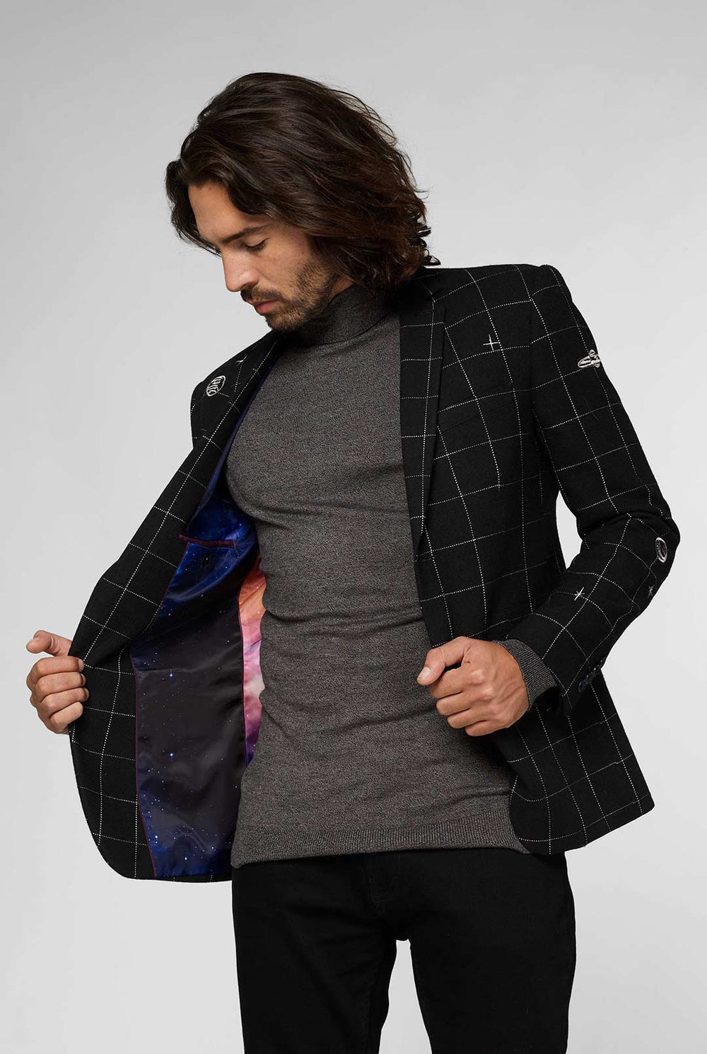 Schwarze Casual Blazer mit weißem Netzmuster, das vom Mann getragen wird