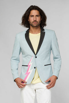 Blauer Casual Blazer mit weißem und rosa Blitz, der vom Mann getragen wird