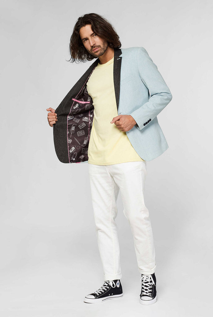 Blue Casual Blazer mit weißer und rosa Blitzbuße, die vom Mann getragen wird