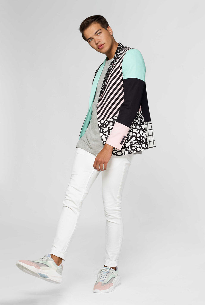 abstraktes Muster Casual Blazer, inspiriert von der Memphis -Gruppe, getragen von Männer