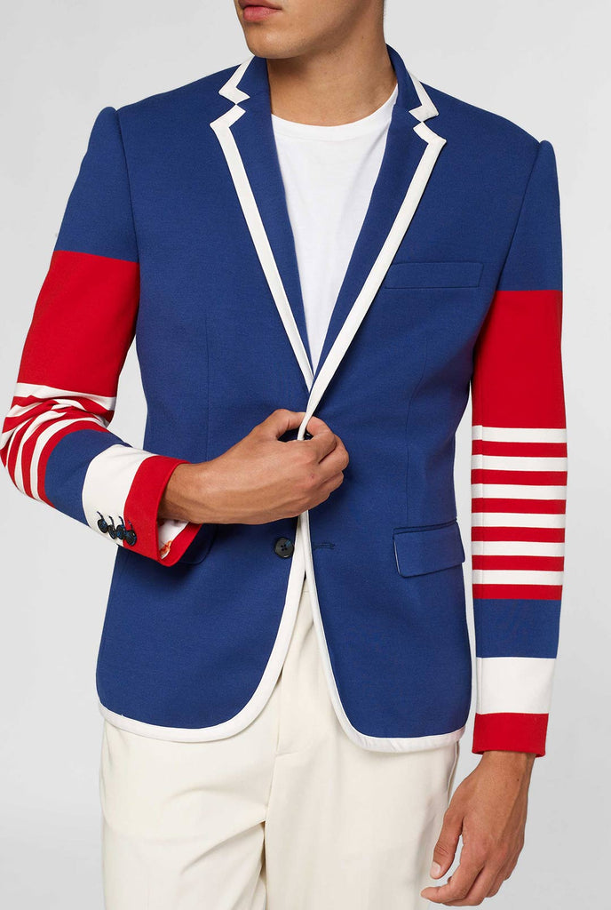 Rot weiß und blau sportlicher lässiger Blazer vom Mann getragen, Nahaufnahme