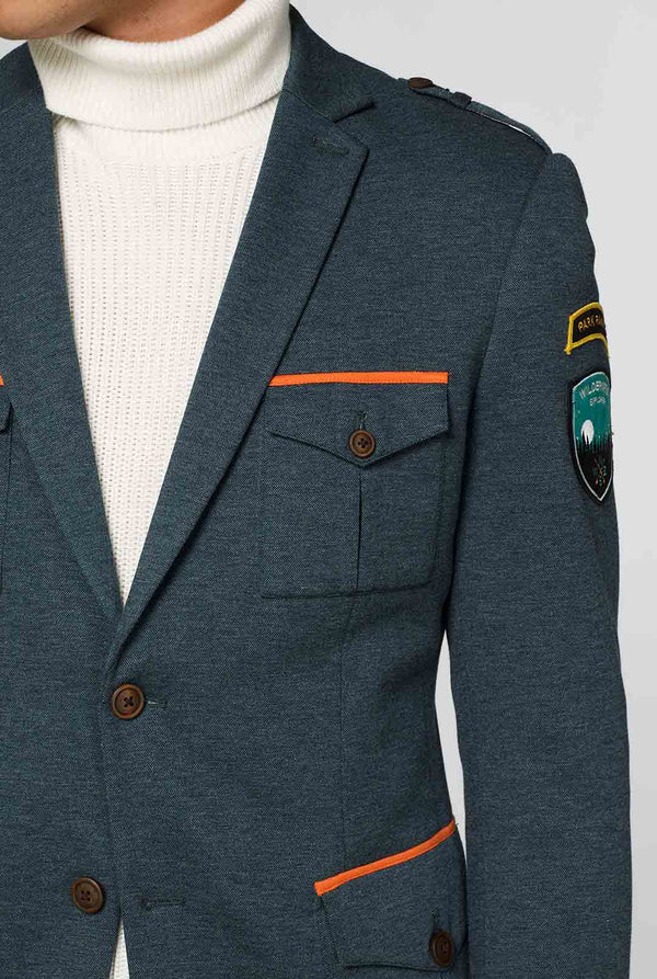 Grüner Park Ranger Jacke vom Mann getragen, Nahaufnahme