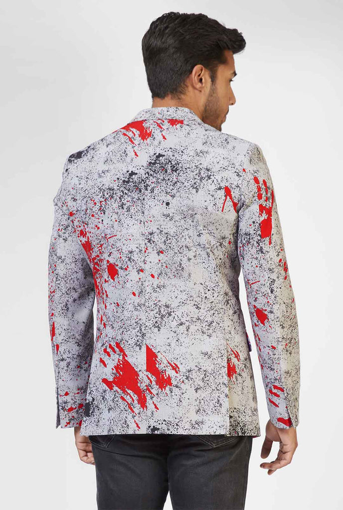 Männer, die graue Halloween -Blazer mit Blutflecken tragen, Blick von hinten 