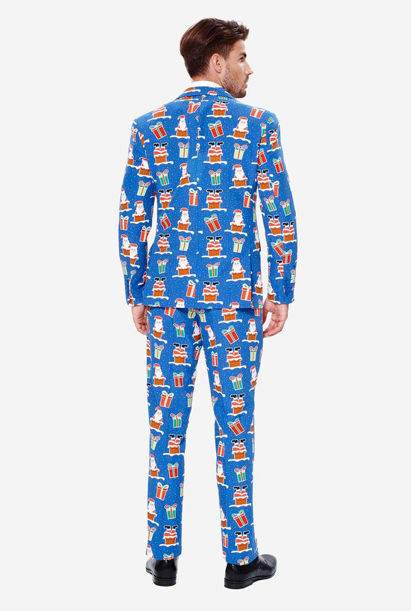Mann, der blauen Weihnachtsanzug mit Weihnachtselikonen trägt, Blick von hinten