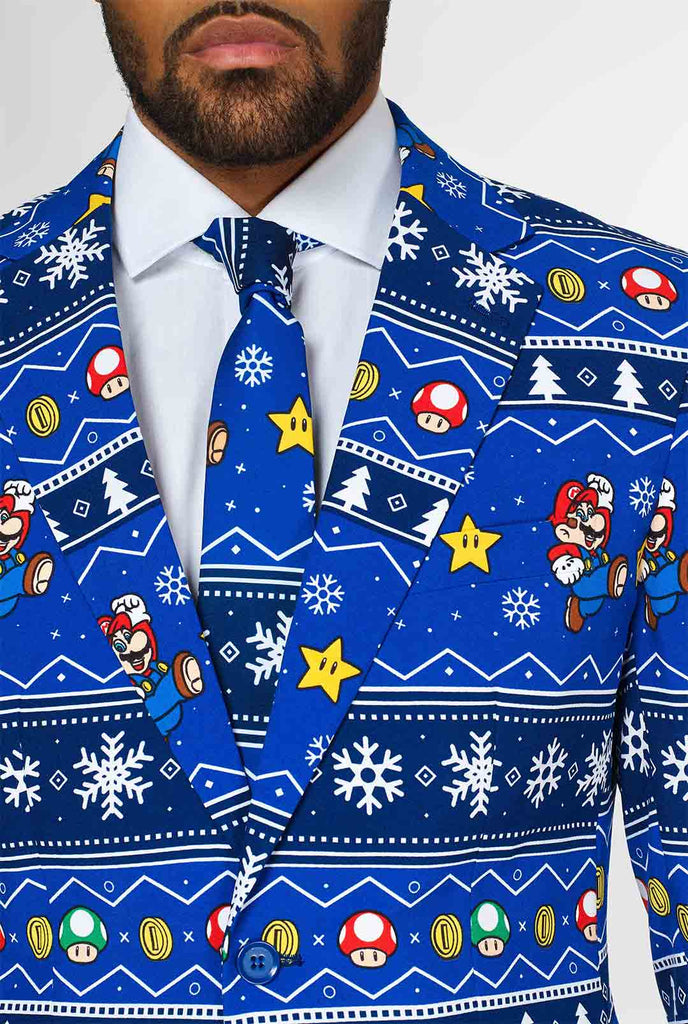 Super Mario -Anzugärmel mit Weihnachtsthemen, die sich aus der Nähe befinden