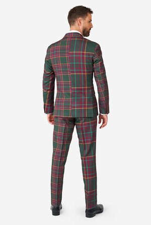 Mann, der einen tartanplaid -Weihnachtsanzug trägt, Blick von hinten