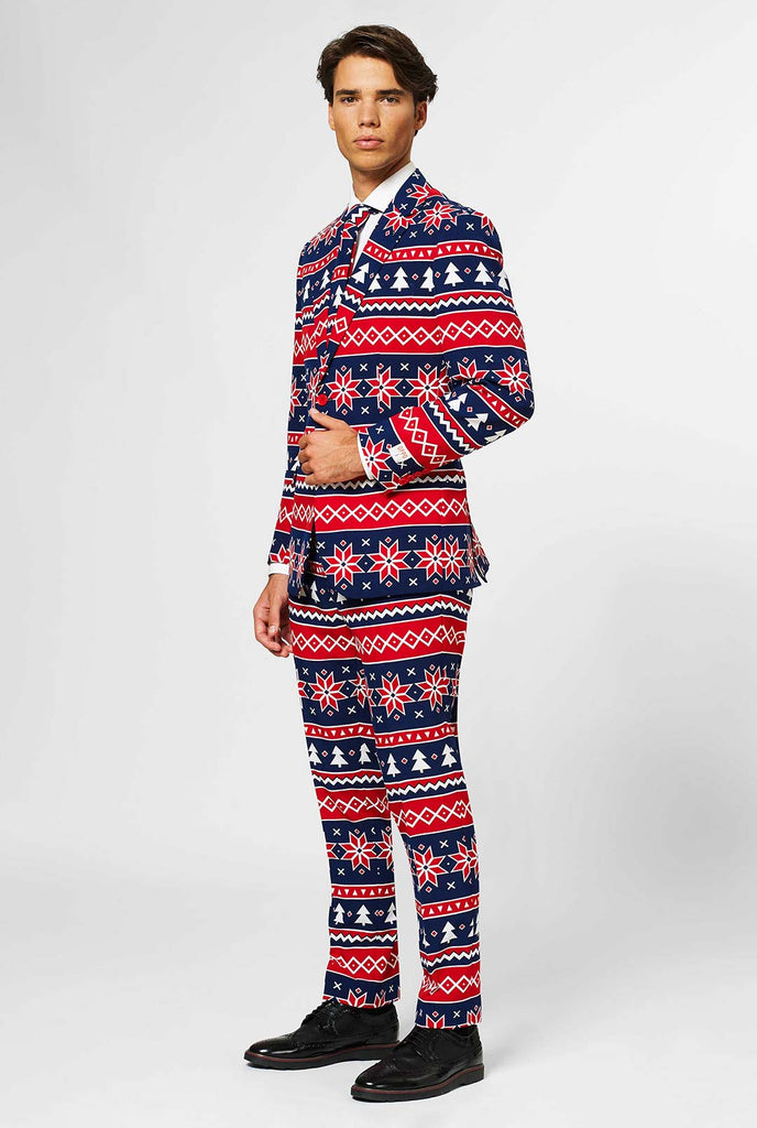 Nordic Themeed Christmas Herrenanzug vom Mann getragen