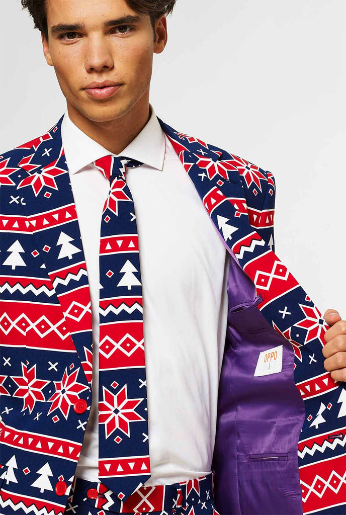 Nordic Themeed Christmas -Anzug vom Mann, der in der Jacke gezeigt ist