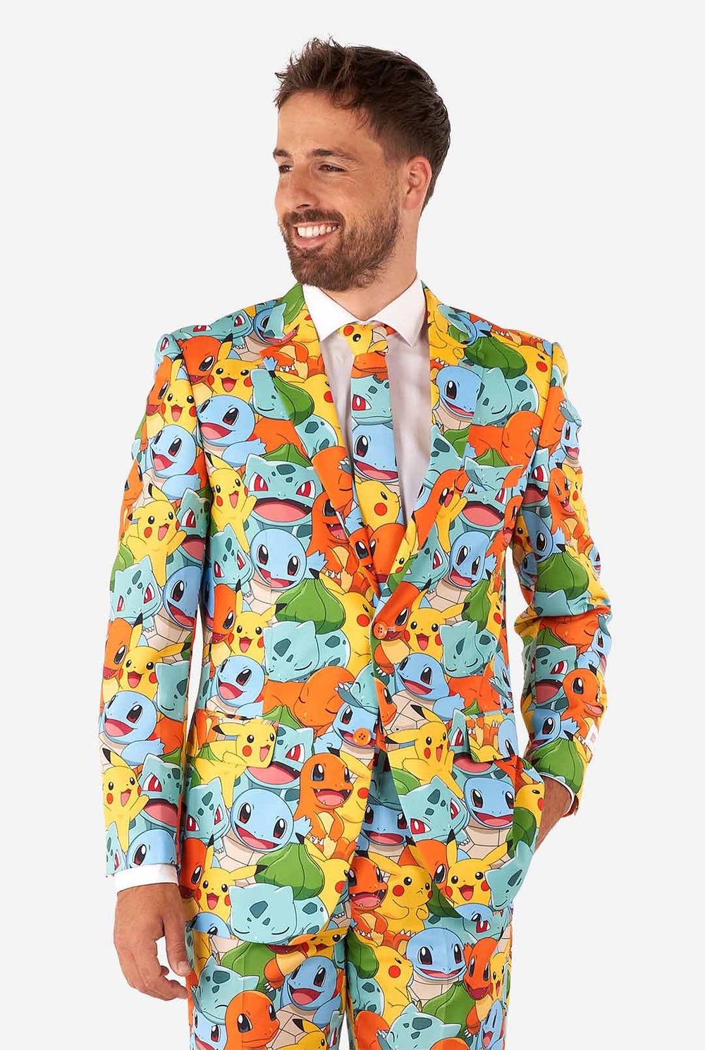 Mann, der Anzug mit Pokémon, Pikachu -Druck trägt