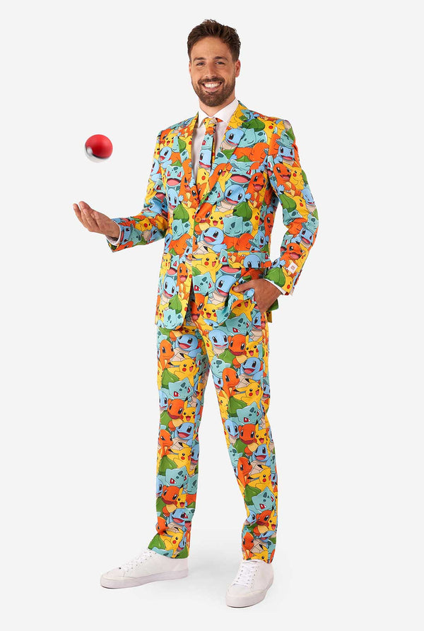 Mann, der Anzug mit Pokémon, Pikachu -Druck trägt
