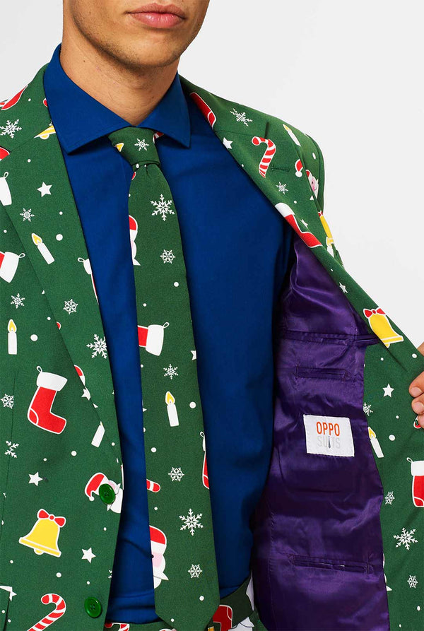 Mann, der grünen Weihnachtsanzug und ein blaues Hemd, Nahaufnahme