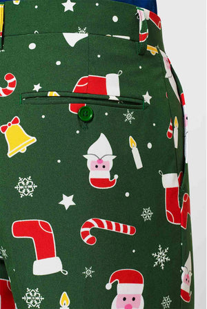 Mann, der grünen Weihnachtsanzug und ein blaues Hemd trägt, Nahaufnahme