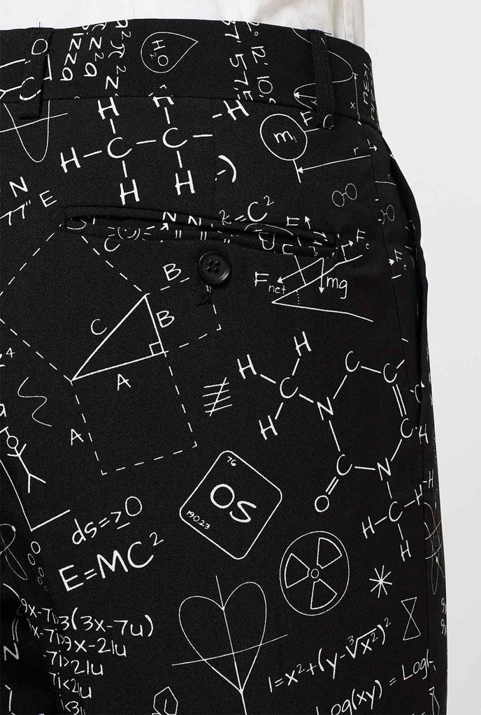 Schwarzer Anzug mit wissenschaftlichen Formeln, die von Männer getragen werden,  Nahaufnahme