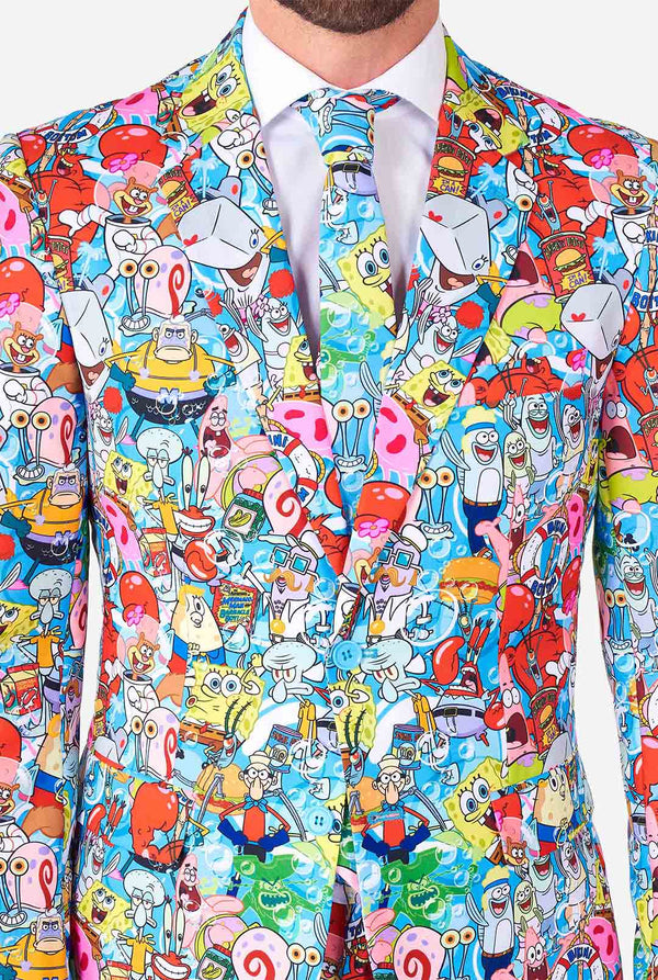 Mann, der Männeranzug mit SpongeBob -Druck trägt, Nahaufnahme Jacke und Krawatte
