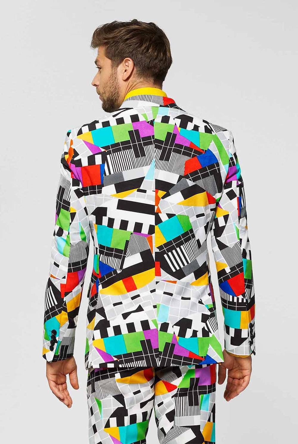 Mann, der Testscreen Print Männeranzug trägt