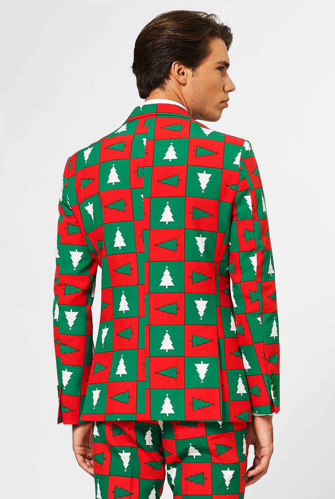 Mann, der einen roten und grünen Weihnachtsanzug trägt, Blick von hinten