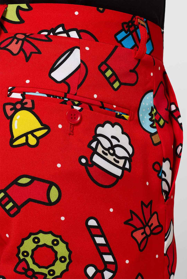 Mann, der roten Weihnachts -Sommeranzug mit Weihnachtdruck trägt, Nahaufnahme von Hosen