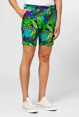 Mann, der grünen Sommeranzug mit Dschungelblattdruck, Nahaufnahme der Hose