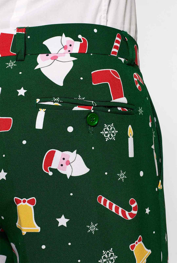 Mann, der einen grünen Weihnachtssommeranzug trägt, bestehend aus Shorts, Jacke und Krawatte, Nahaufnahme von Hosen