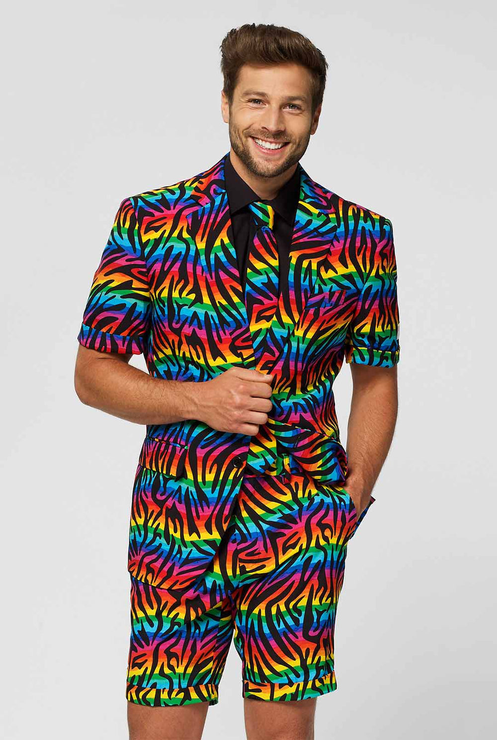 Mann, der Sommeranzug mit Regenbogen -Zebra Streifen trägt