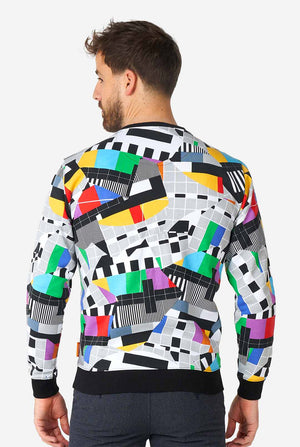 Mann, der Retro-TV-Tests-Multi-Farben-Pullover trägt, Blick von hinten