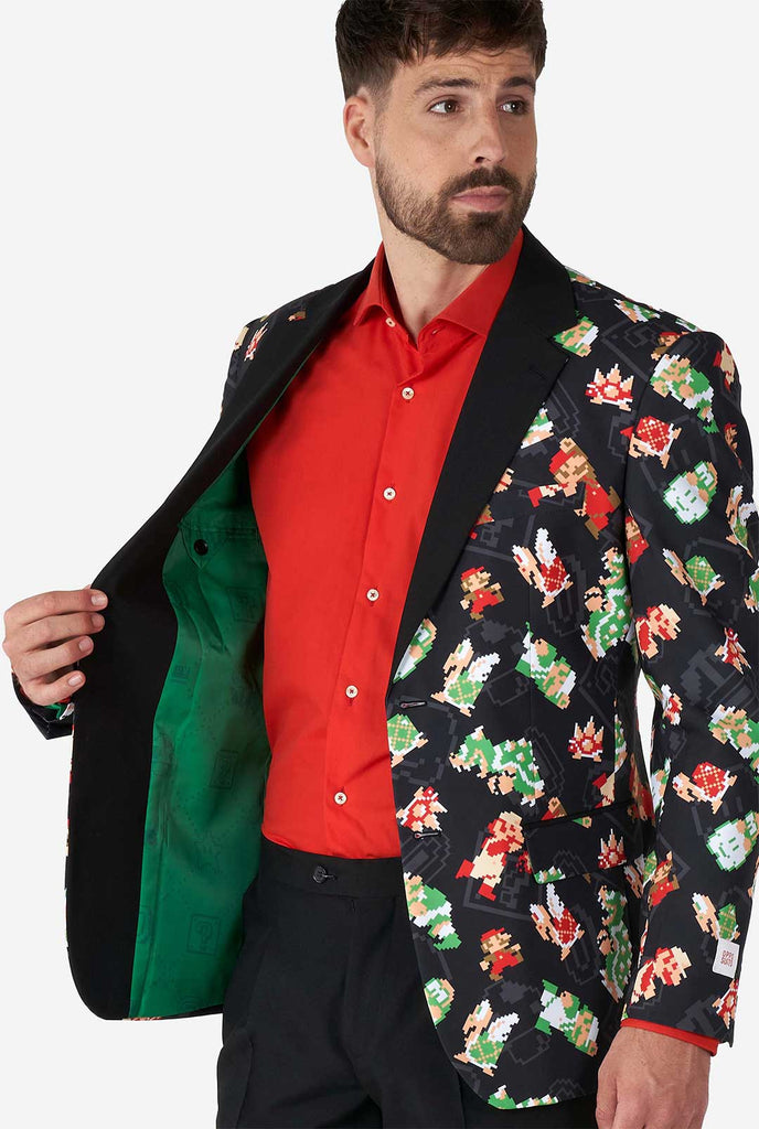 Mann, der Super Mario Bros Blazer trägt