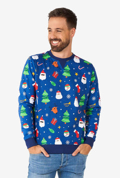 Mann, der blauen Weihnachtspullover mit Weihnachtselikonen trägt