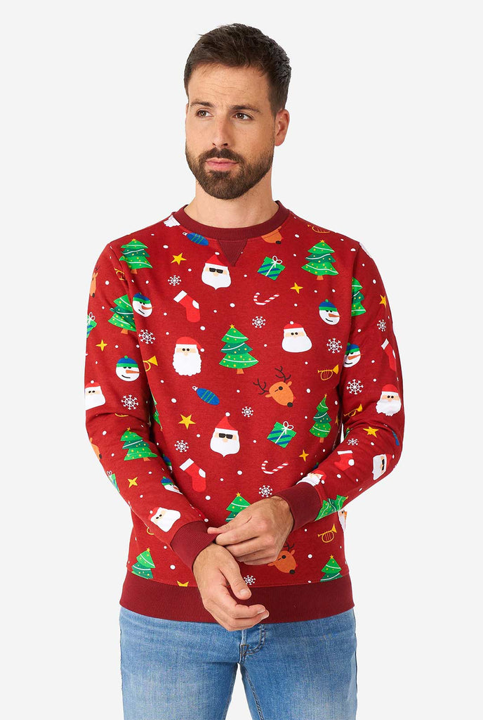 Mann, der roten Weihnachtspullover mit Weihnachtselikonen trägt