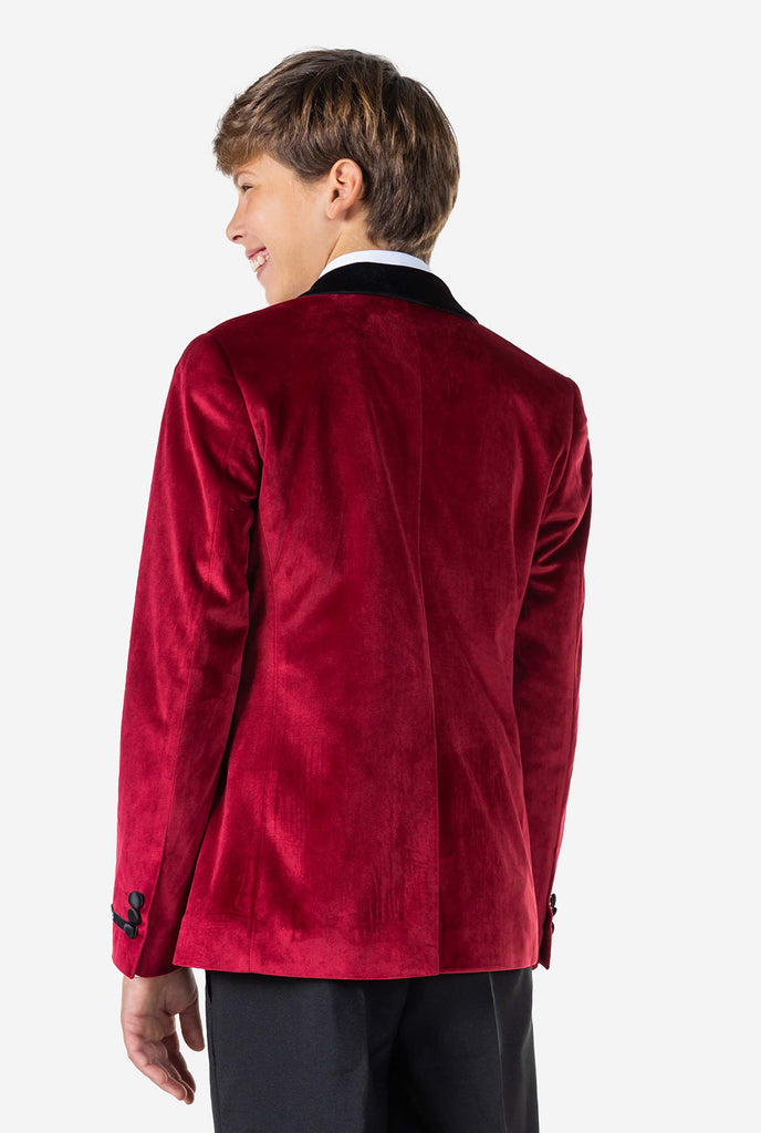 Teen, der rote Velvet -Weihnachtsesse -Jacke trägt, Blick von hinten