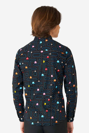 Teenager Jungen, das schwarzes Hemd mit Pac-Man-Druck trägt, Blick von hinten