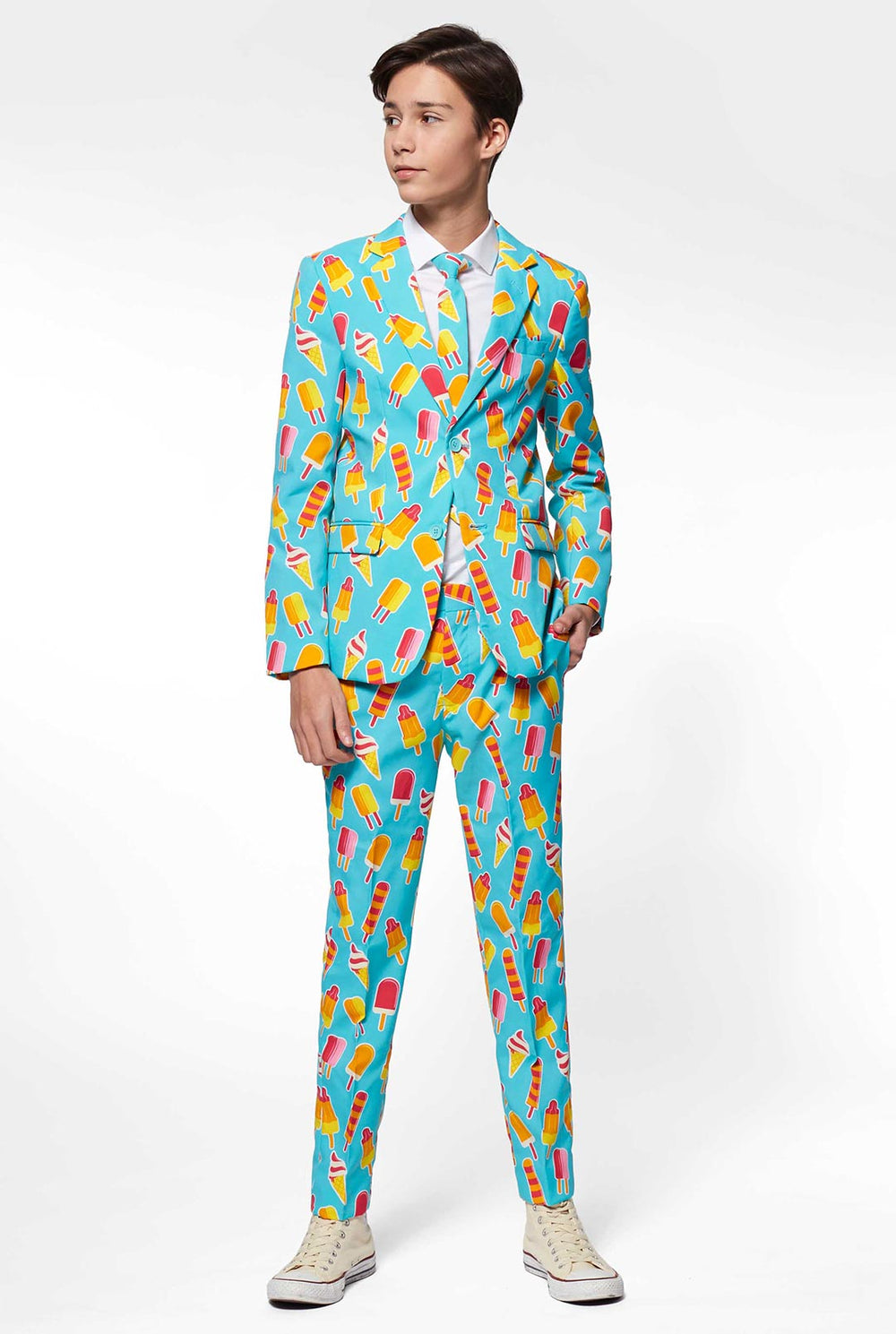 Teenager, der hellblaue formal