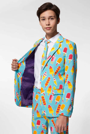 Teenager, der hellblaue formal