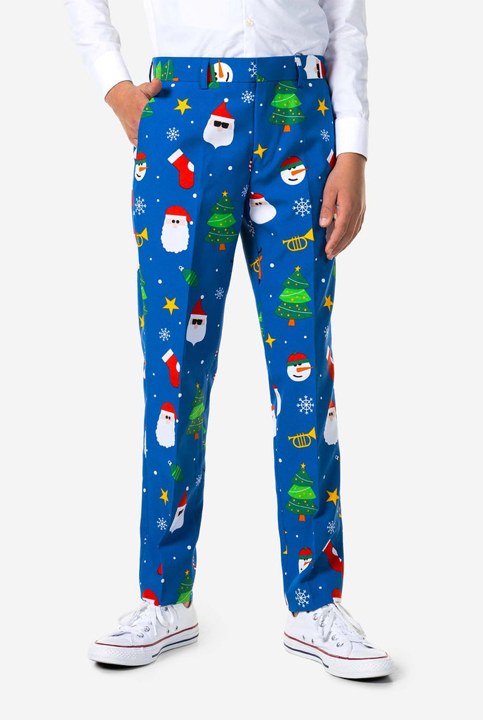 Teen, der einen formellen blauen Weihnachts Hose trägt, teil von anzug