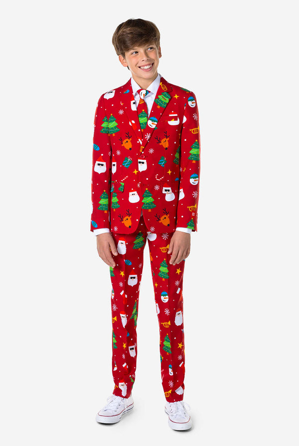 Teenager, der einen formellen roten Weihnachtsanzug trägt