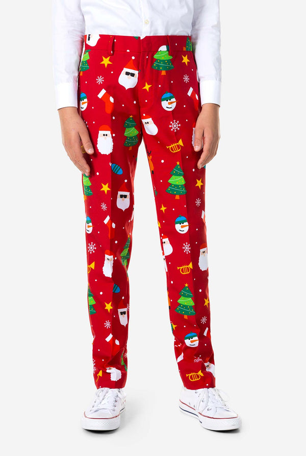 Teenager, der einen formellen roten Weihnachts Hose trägt, teil von anzug