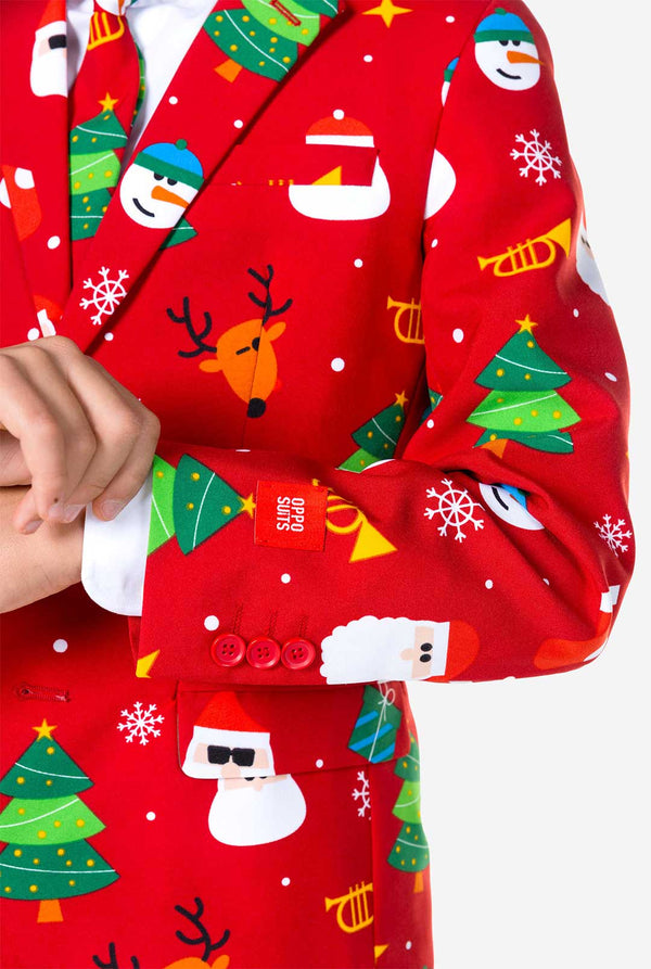 Teen, der einen formellen roten Weihnachtsanzug trägt, Nahaufnahme Ärmel