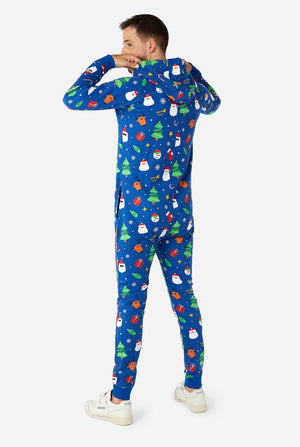 Mann der blauem Weihnachts-Strampler trägt, Blick von hinten