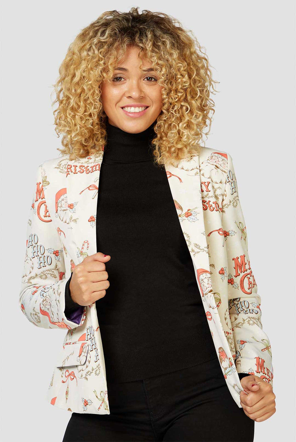 Frau, die Retro-Weihnachtsblazer trägt