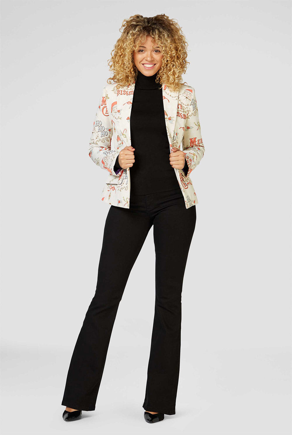 Frau, die Retro-Weihnachtsblazer trägt