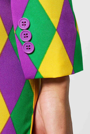 Frau, die Multi -Color Mardi Gras -Anzug trägt, Nahaufnahme Ärmel