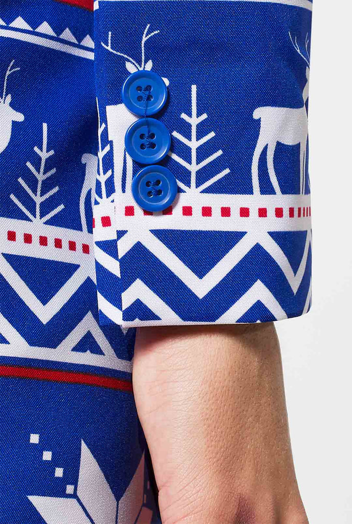 Frau, die blaue und rote nordische Weihnachtserie, Ärmel in der Nähe