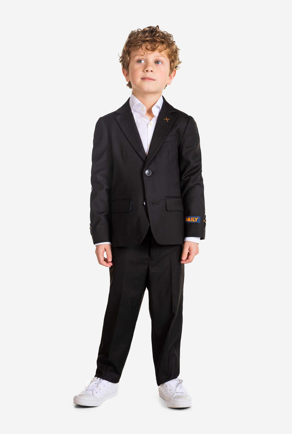 Junge trägt einen schwarzen OppoSuits Daily Kinderanzug