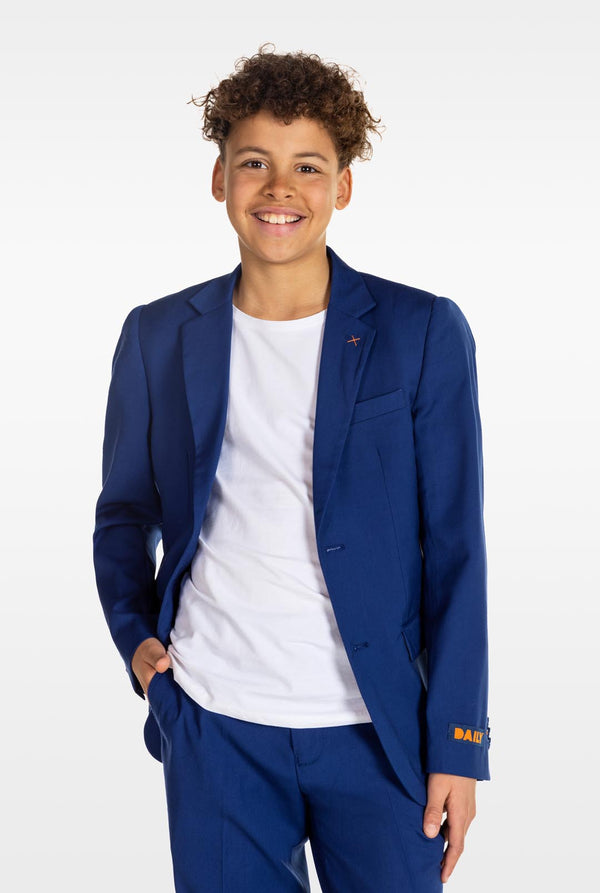 Teenager trägt den blauen OppoSuits Daily-Anzug für Teenager