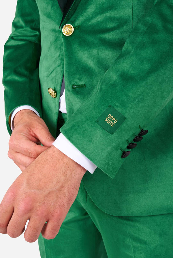 Mann im grünen Samt-Smoking zum St. Patrick's Day, Nahaufnahme.